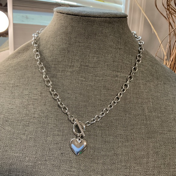Silver Tone stainless steel Chain Linked Heart Toggle Necklace. - Picture 2 of 5
